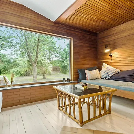 Holiday home Lovely In With Wifi Dronningmolle