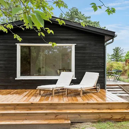 Holiday home Lovely In With Wifi Dronningmolle